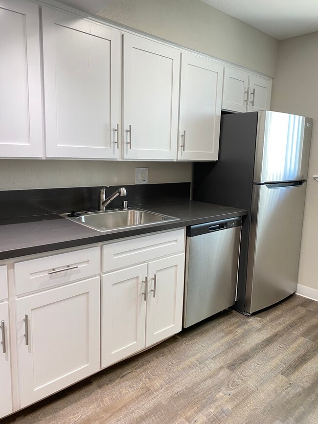 Oakpoint Apartments in Carmichael, CA - Foto de edificio - Building Photo
