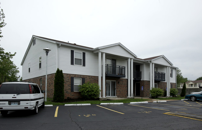 Hawkins Village Apartments in Fenton, MO - Building Photo - Building Photo