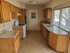 1813 Cottonwood St in Arlington, TX - Building Photo - Building Photo