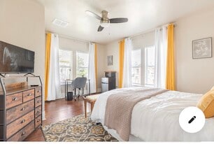 2108 Berry St, Unit B in Houston, TX - Building Photo