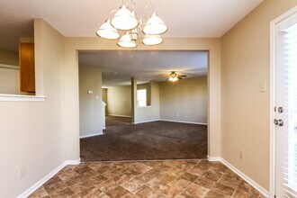 15226 Clear St in Noblesville, IN - Foto de edificio - Building Photo