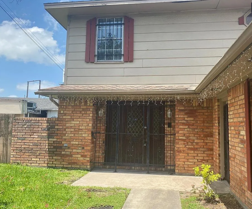 3400 Spurlock Rd in Nederland, TX - Building Photo