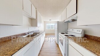 725 Kimball Rd in Red Bluff, CA - Building Photo