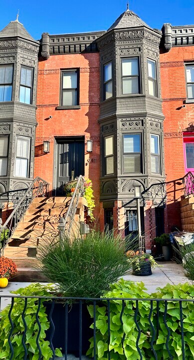 917 Jefferson Ave, Unit 1 in Brooklyn, NY - Building Photo