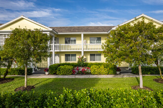 Piedmont Club in Naples, FL - Foto de edificio - Building Photo