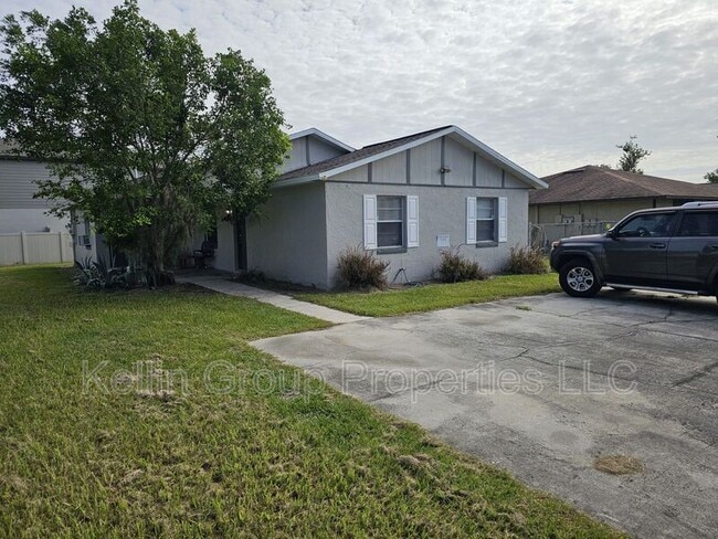 2351 Chestnut Hills Dr in Lakeland, FL - Building Photo - Building Photo