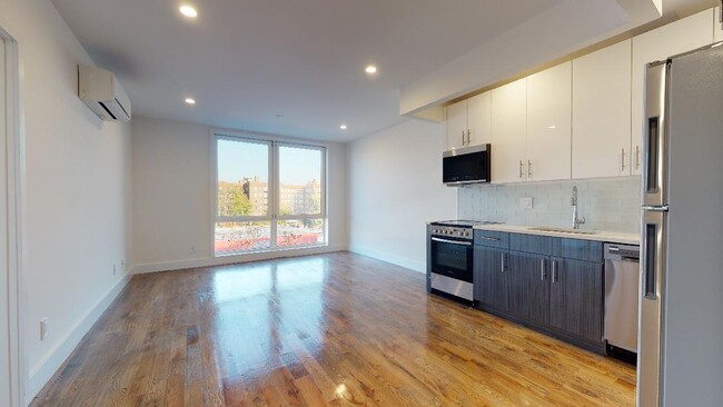 13828 Queens Blvd in Queens, NY - Building Photo - Building Photo