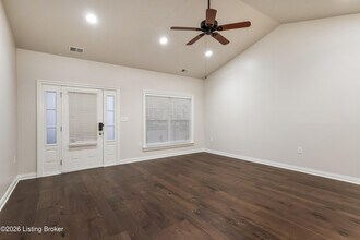 569 Deep Creek Dr in Shepherdsville, KY - Building Photo - Building Photo