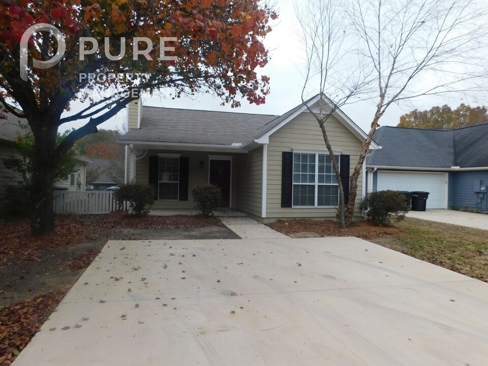 1011 Wyndham Ln in Helena, AL - Building Photo