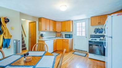 80 Sciarappa St, Unit 1 in Cambridge, MA - Foto de edificio - Building Photo