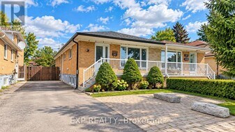 3425 Laddie Crescent in Mississauga, ON - Building Photo