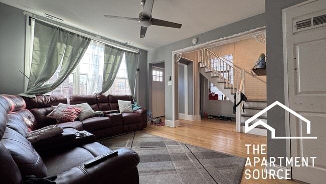 property at 2642 W Hirsch St