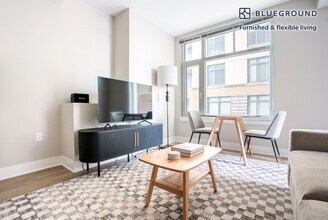 4924 St Elmo Ave in Bethesda, MD - Foto de edificio - Building Photo
