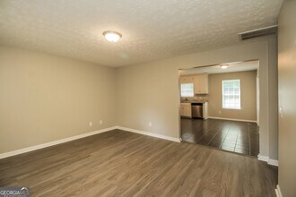 8303 Lakeview Dr SW in Covington, GA - Building Photo - Building Photo