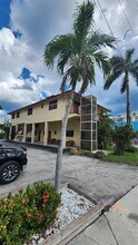 513 S Ocean Dr in Hollywood, FL - Building Photo - Building Photo