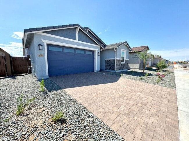 9753 W Cheery Lynn Rd in Phoenix, AZ - Foto de edificio - Building Photo