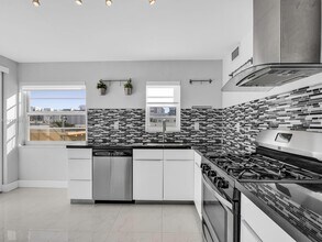 525 Meridian Ave in Miami Beach, FL - Building Photo - Building Photo