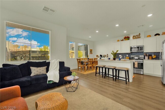 property at 129 Laguna Cmns Ln