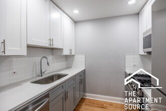 6954 N Sheridan Rd, Unit 206 in Chicago, IL - Building Photo - Building Photo