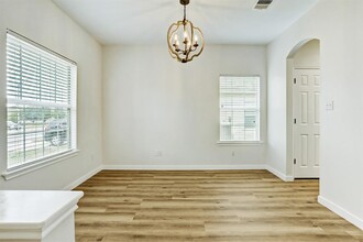 128 Almquist St in Hutto, TX - Foto de edificio - Building Photo