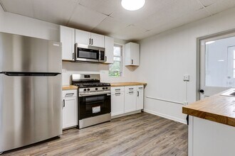 955 E Warrington Ave in Pittsburgh, PA - Building Photo - Building Photo