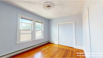 61 Crescent Ave, Unit 3 in Boston, MA - Building Photo - Building Photo