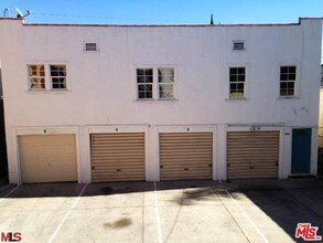 762 N Van Ness Ave in Hollywood, CA - Foto de edificio - Building Photo