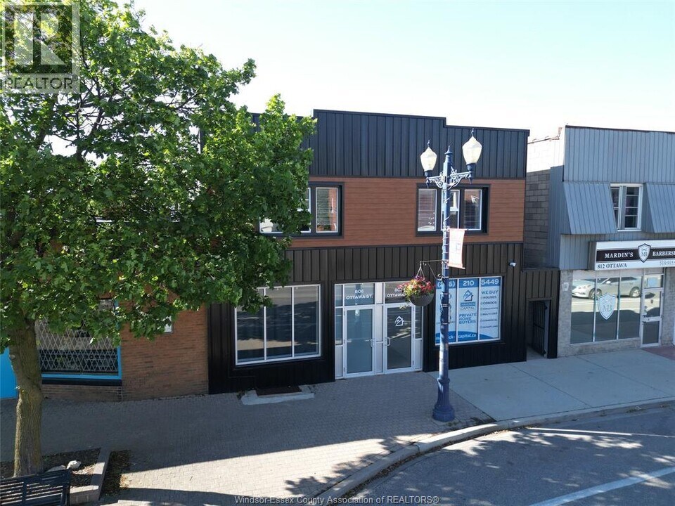 808 Ottawa St in Windsor, ON - Building Photo