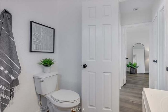 1347 E Bennett St in Compton, CA - Foto de edificio - Building Photo