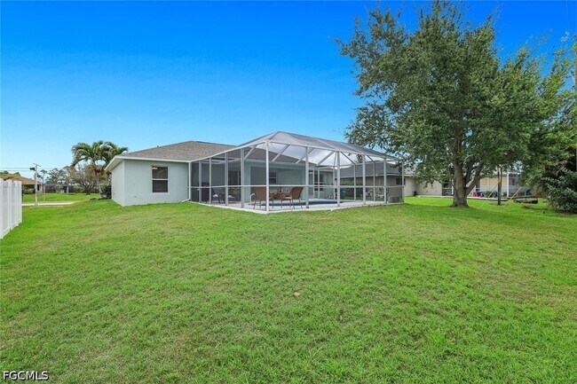 3322 Oasis Blvd in Cape Coral, FL - Building Photo - Building Photo