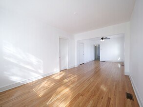 5004 W Armitage Ave, Unit 2F in Chicago, IL - Building Photo - Building Photo