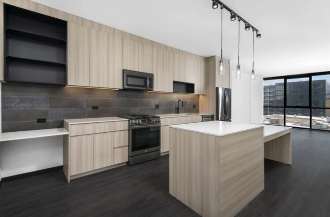 1407 W Randolph St-Unit -0702 in Chicago, IL - Building Photo - Building Photo