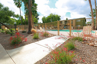 Green Leaf at Broadway in Tucson, AZ - Foto de edificio - Building Photo