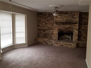 3575 Paramount St in Fort Worth, TX - Building Photo - Building Photo