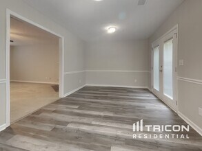 7061 Saratoga Dr in Flowery Branch, GA - Building Photo - Building Photo