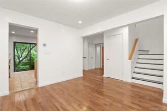 41 Rambling Brook Rd in Chappaqua, NY - Building Photo - Building Photo