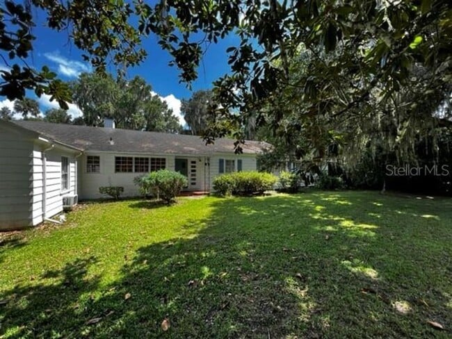 6434 Avenue G in McIntosh, FL - Building Photo - Building Photo