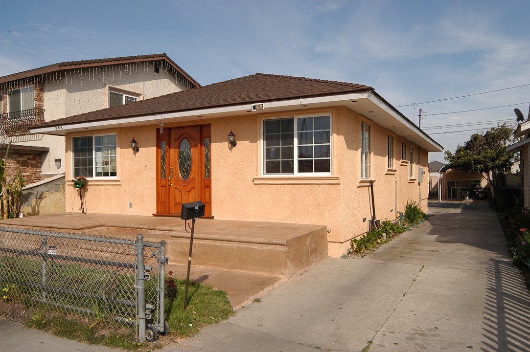 458-458 1/2 Garfield Ave. in Oxnard, CA - Building Photo