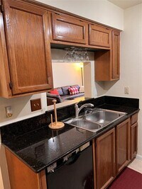 7447 Cambridge St photo'