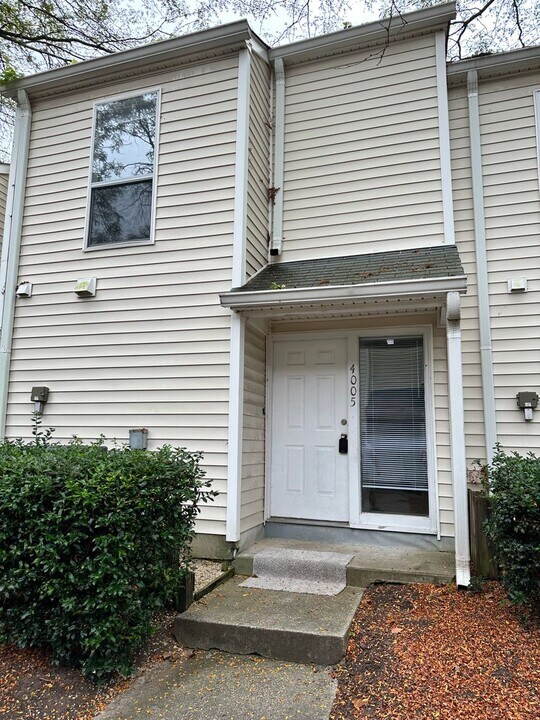 4005 Midlands Rd in Williamsburg, VA - Building Photo