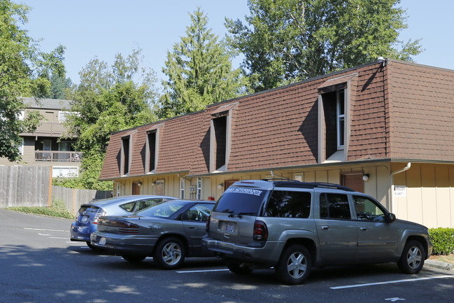 French Glen Apartments in West Linn, OR - Building Photo - Building Photo