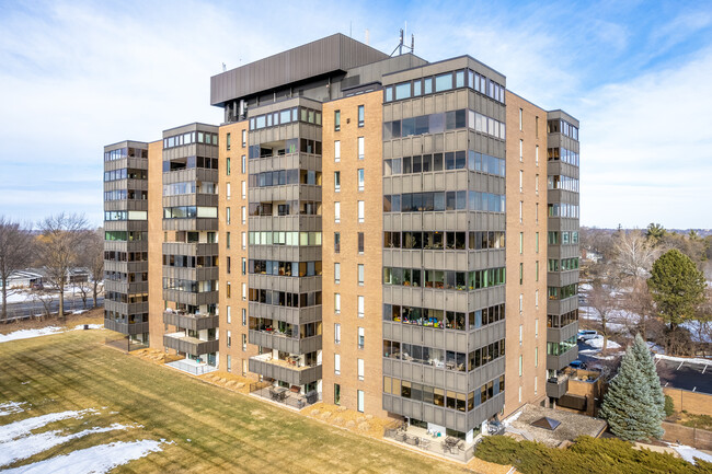 Park Fleur Condominiums in Des Moines, IA - Building Photo - Building Photo