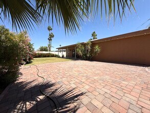 2816 E Laurel Ln in Phoenix, AZ - Building Photo - Building Photo