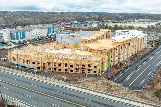 690 Cedar St in Newington, CT - Building Photo - Primary Photo