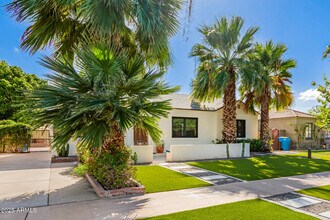 329 W Granada Rd in Phoenix, AZ - Building Photo - Building Photo