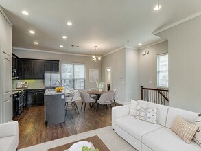 4323 Dickason Ave in Dallas, TX - Foto de edificio - Building Photo