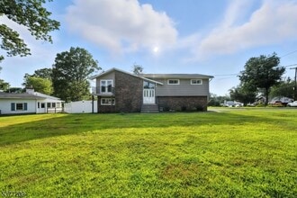 31 Crescent Dr in Jefferson, NJ - Building Photo - Building Photo