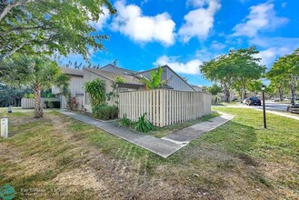 5704 NW 21st St in Fort Lauderdale, FL - Building Photo - Building Photo