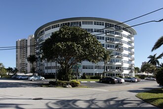 Le Cercle Condominiums in Fort Lauderdale, FL - Building Photo - Building Photo