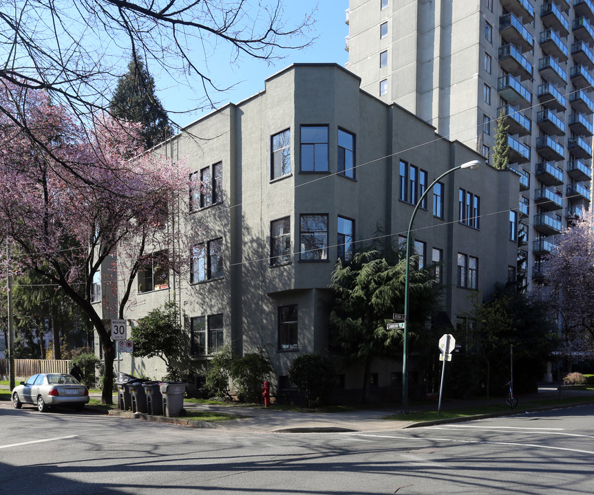 1606 Nelson St in Vancouver, BC - Building Photo